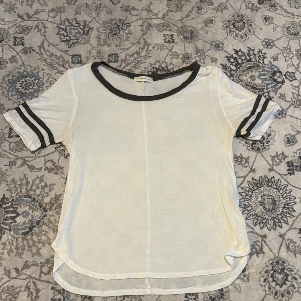 Atticute tee size S